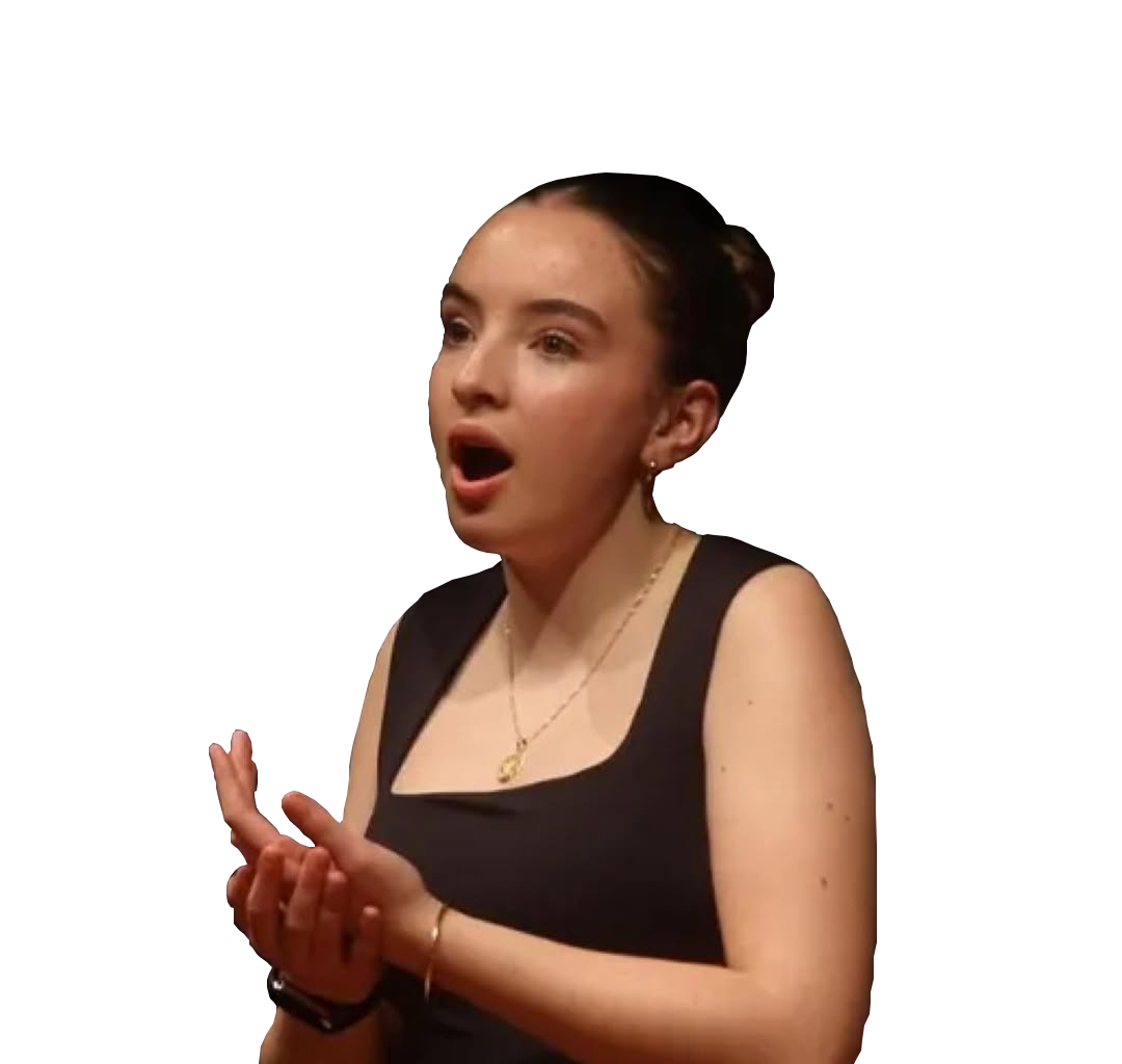 Carmen María tocando un instrumento