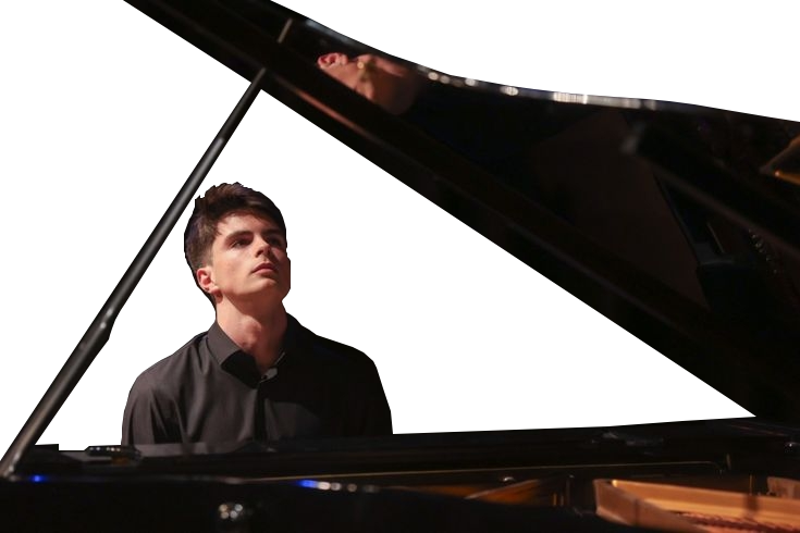 José Andrés tocando un instrumento